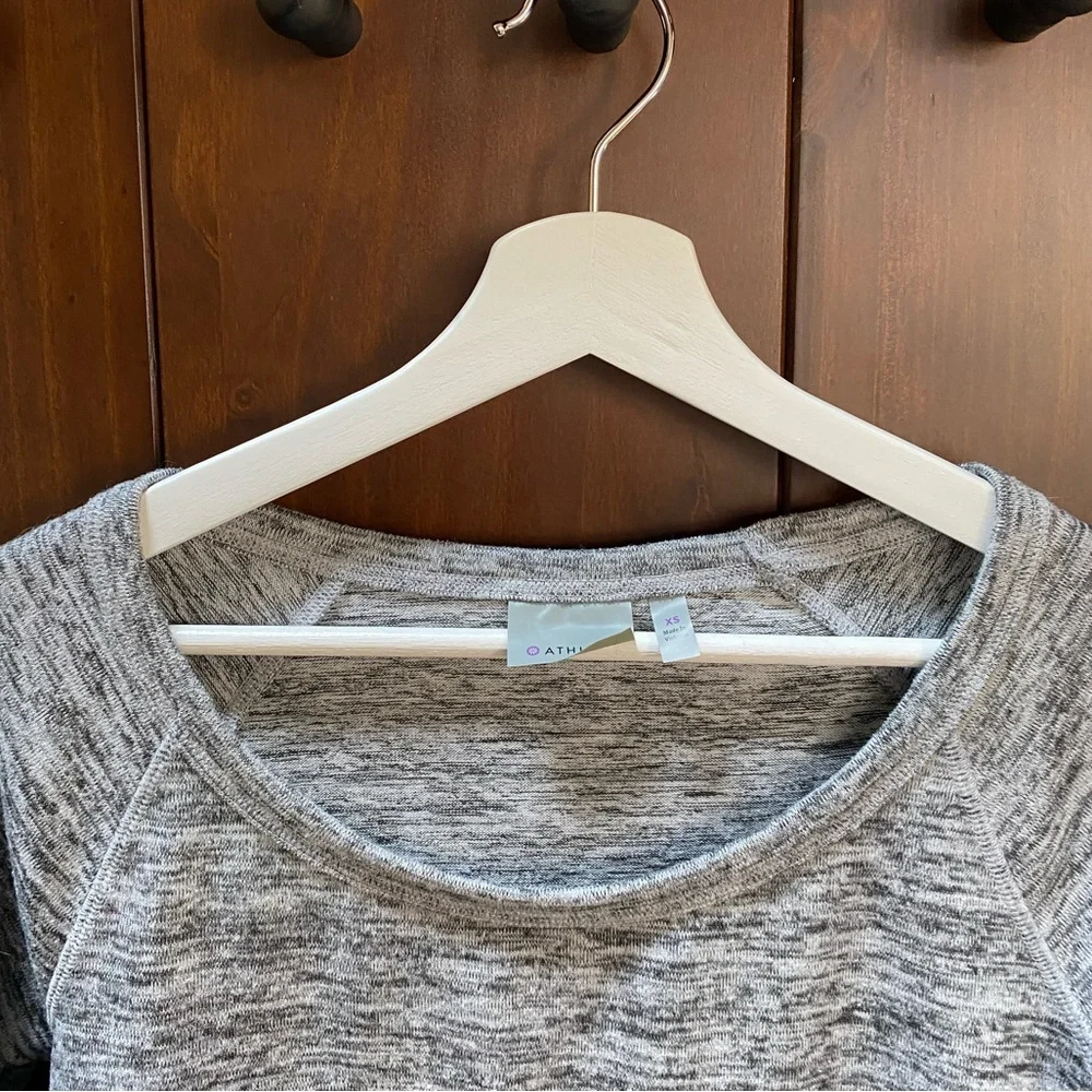 ATHLETA No Sweatin' It Sharkbite Top in Gray Heather (Size:XS)